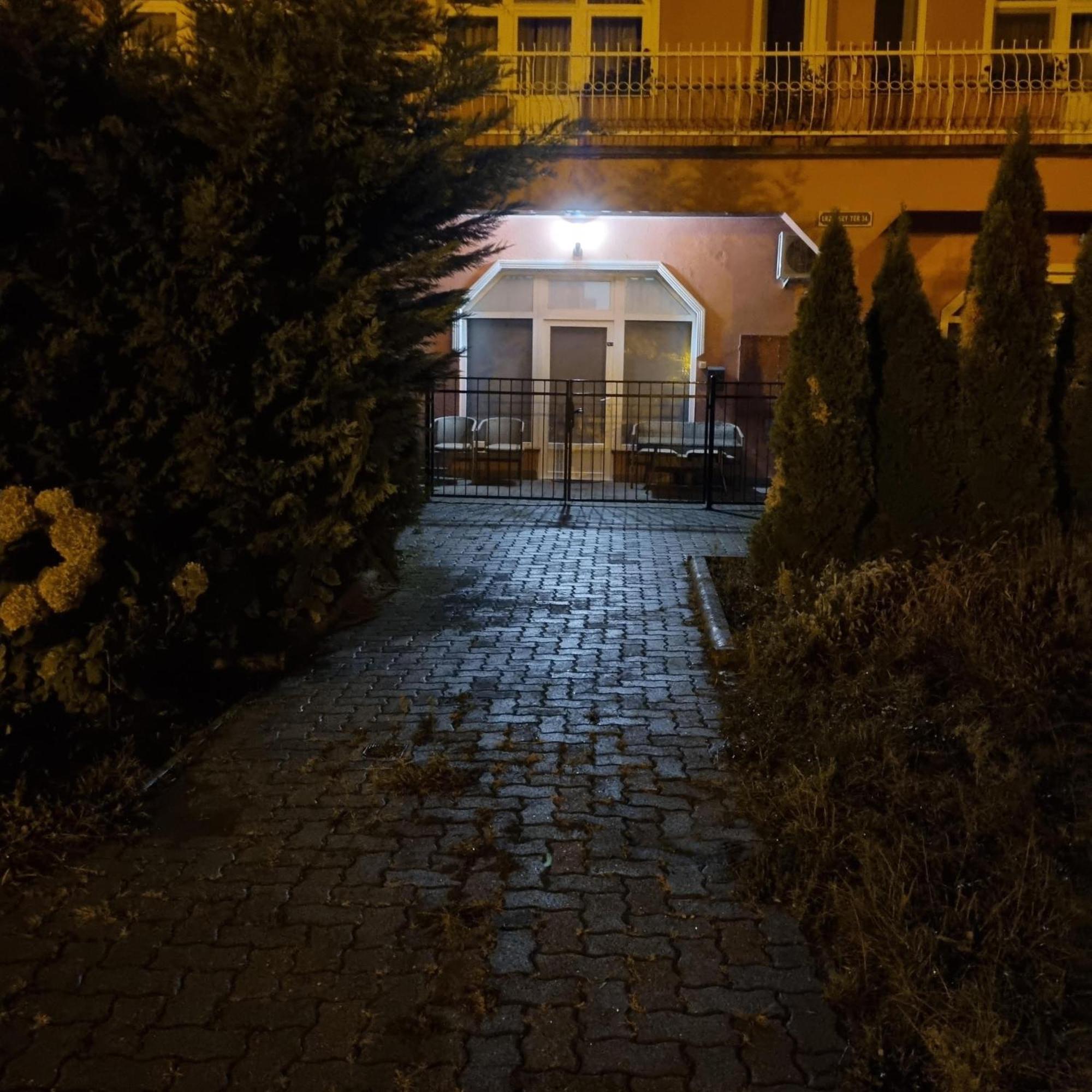 Kertvarosi Apartman Tiszaújváros Eksteriør bilde