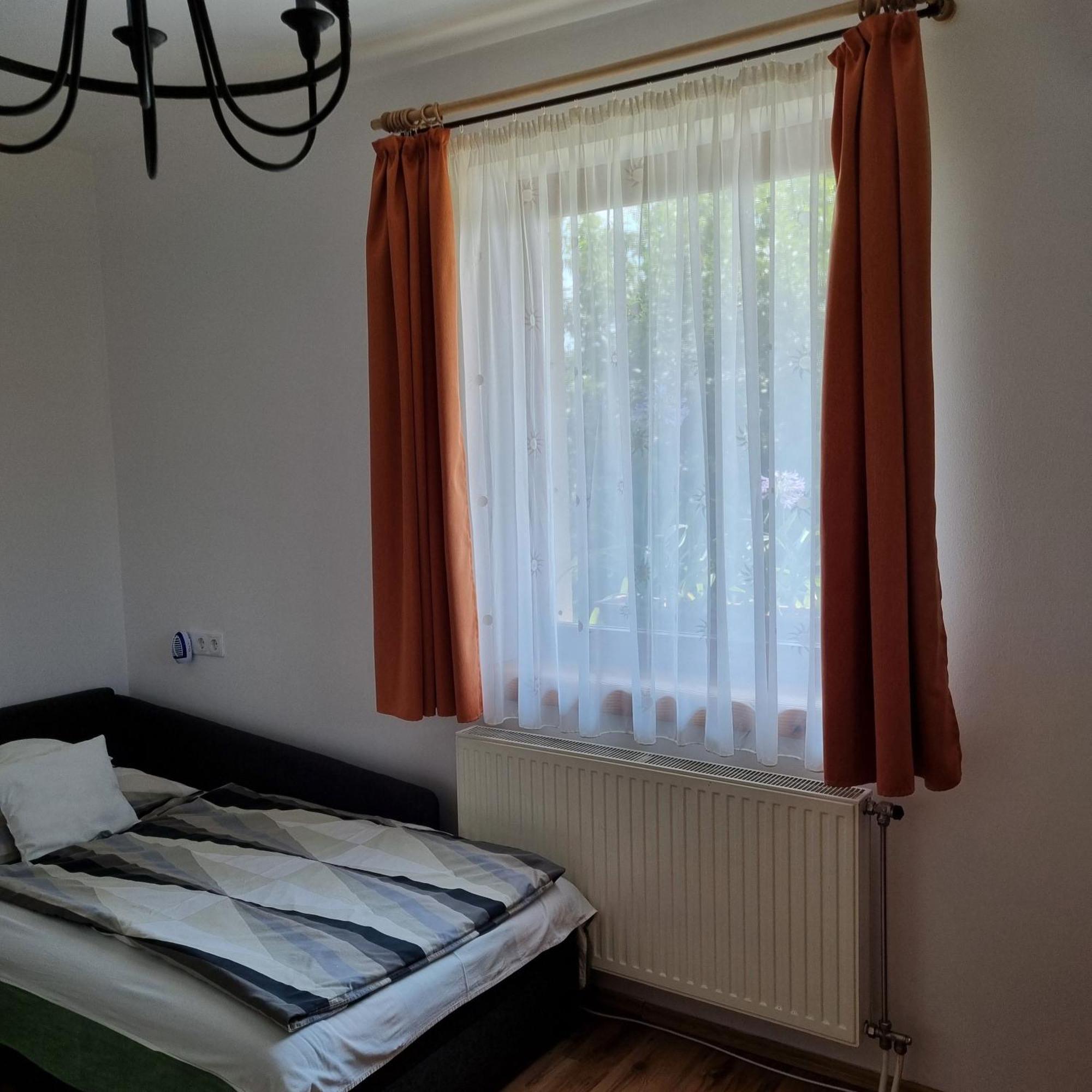 Kertvarosi Apartman Tiszaújváros Eksteriør bilde