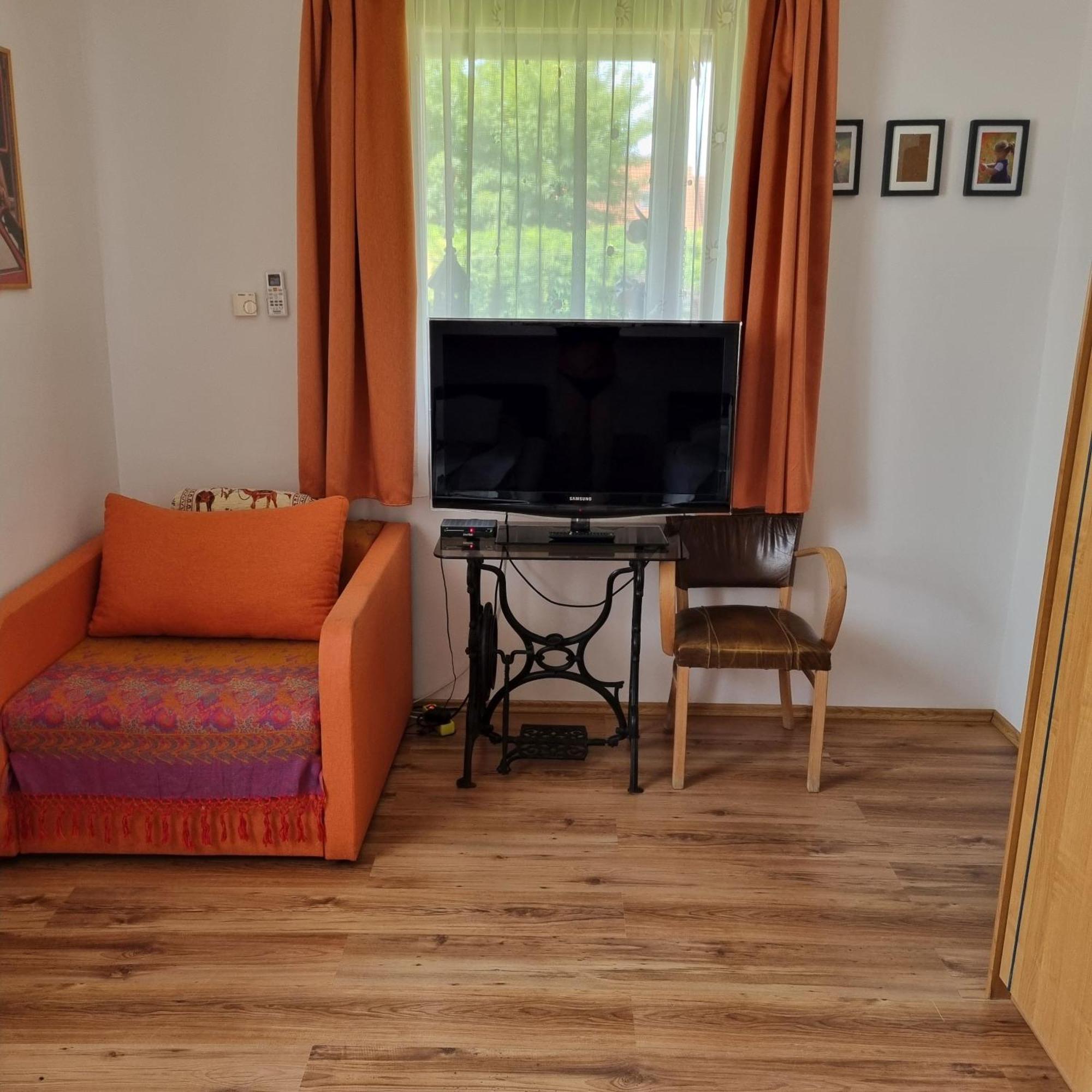 Kertvarosi Apartman Tiszaújváros Eksteriør bilde